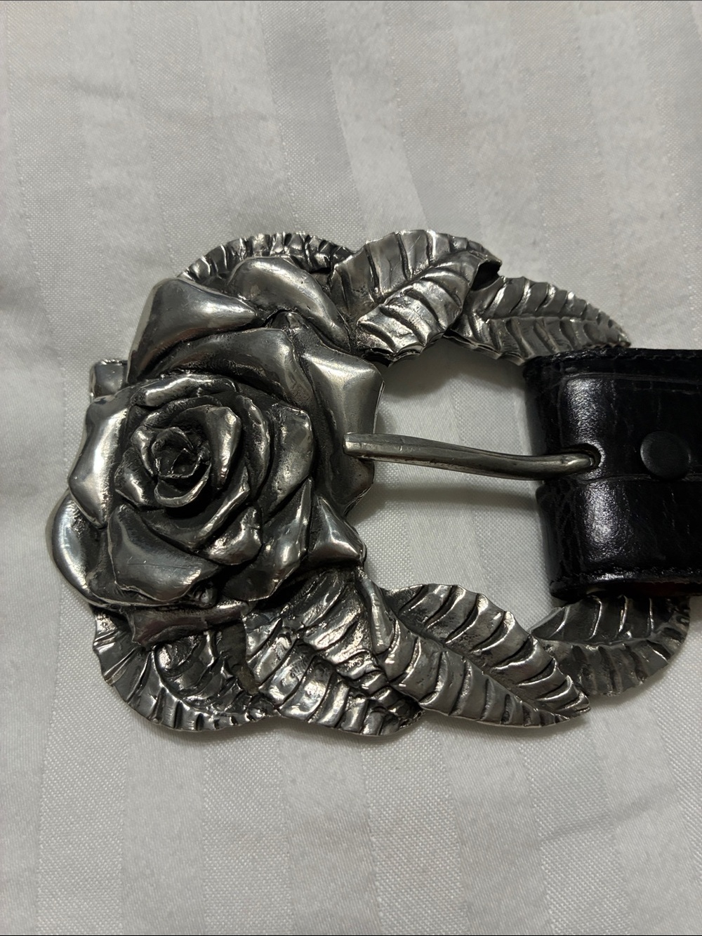 Women’s Hartnell Belt Imported Alligator Grain Calfskin with Rose buckle. - Picture 2 of 16